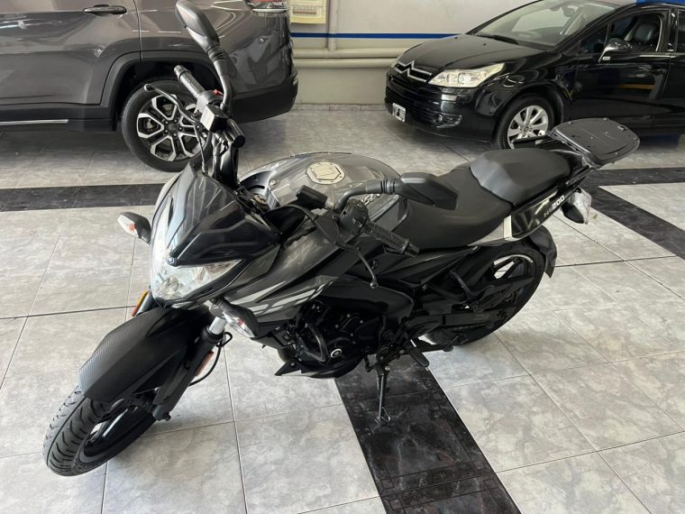 BAJAJ ROUSER 200 NS