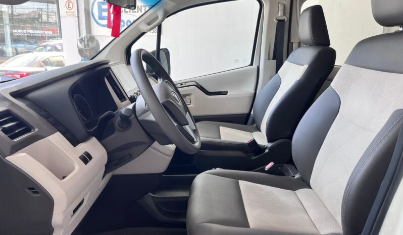 Toyota Hiace Commuter Aut 2025 13+1 lleno
