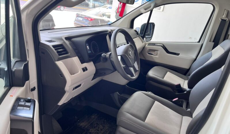 Toyota Hiace Commuter Aut 2025 13+1 lleno