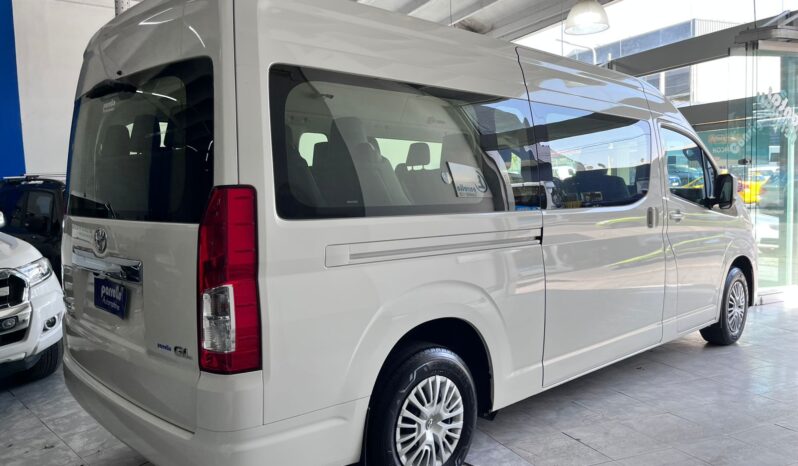 Toyota Hiace Commuter Aut 2025 13+1 lleno