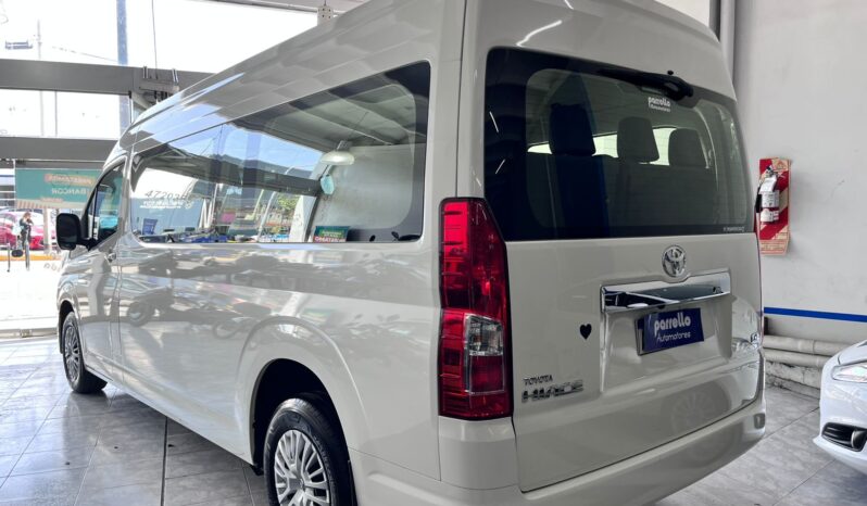 Toyota Hiace Commuter Aut 2025 13+1 lleno