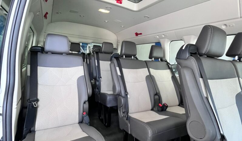 Toyota Hiace Commuter Aut 2025 13+1 lleno