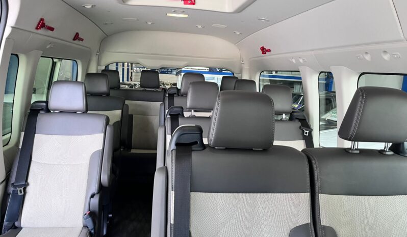 Toyota Hiace Commuter Aut 2025 13+1 lleno