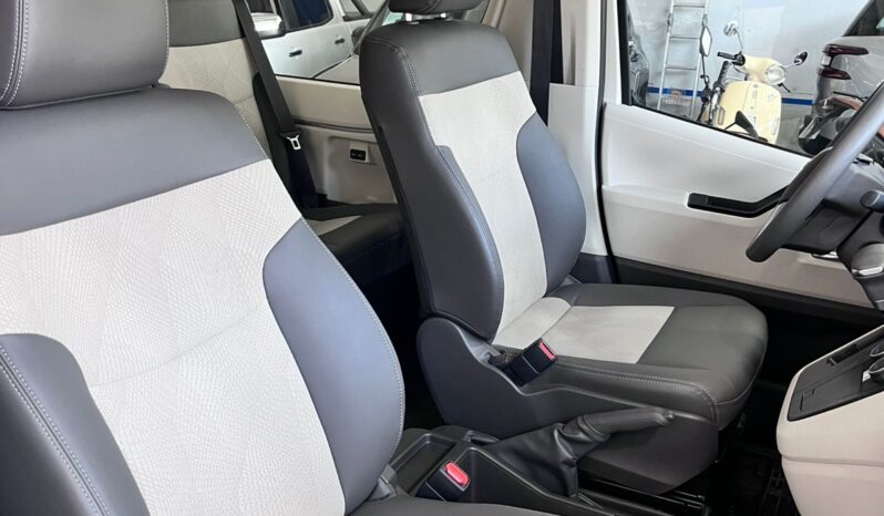 Toyota Hiace Commuter Aut 2025 13+1 lleno